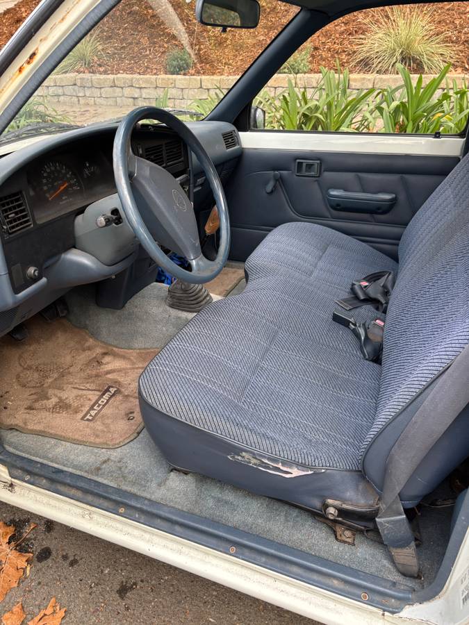 Toyota-pickup-base-1994-white-8