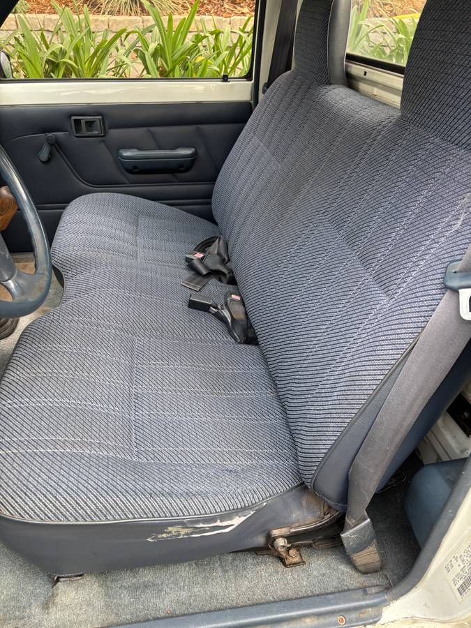 Toyota-pickup-base-1994-white-9