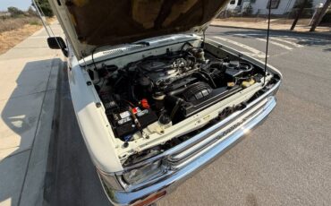 Toyota-pickup-deluxe-1989-white-17
