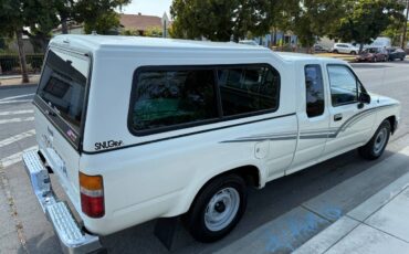 Toyota-pickup-deluxe-1989-white-4
