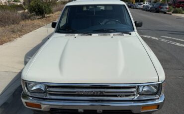 Toyota-pickup-deluxe-1989-white-5