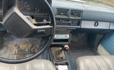 Toyota-pickup-diesel-1984-white-3
