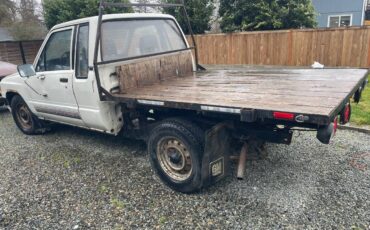 Toyota-pickup-diesel-1984-white-5