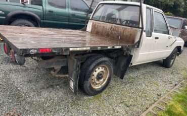 Toyota-pickup-diesel-1984-white-6