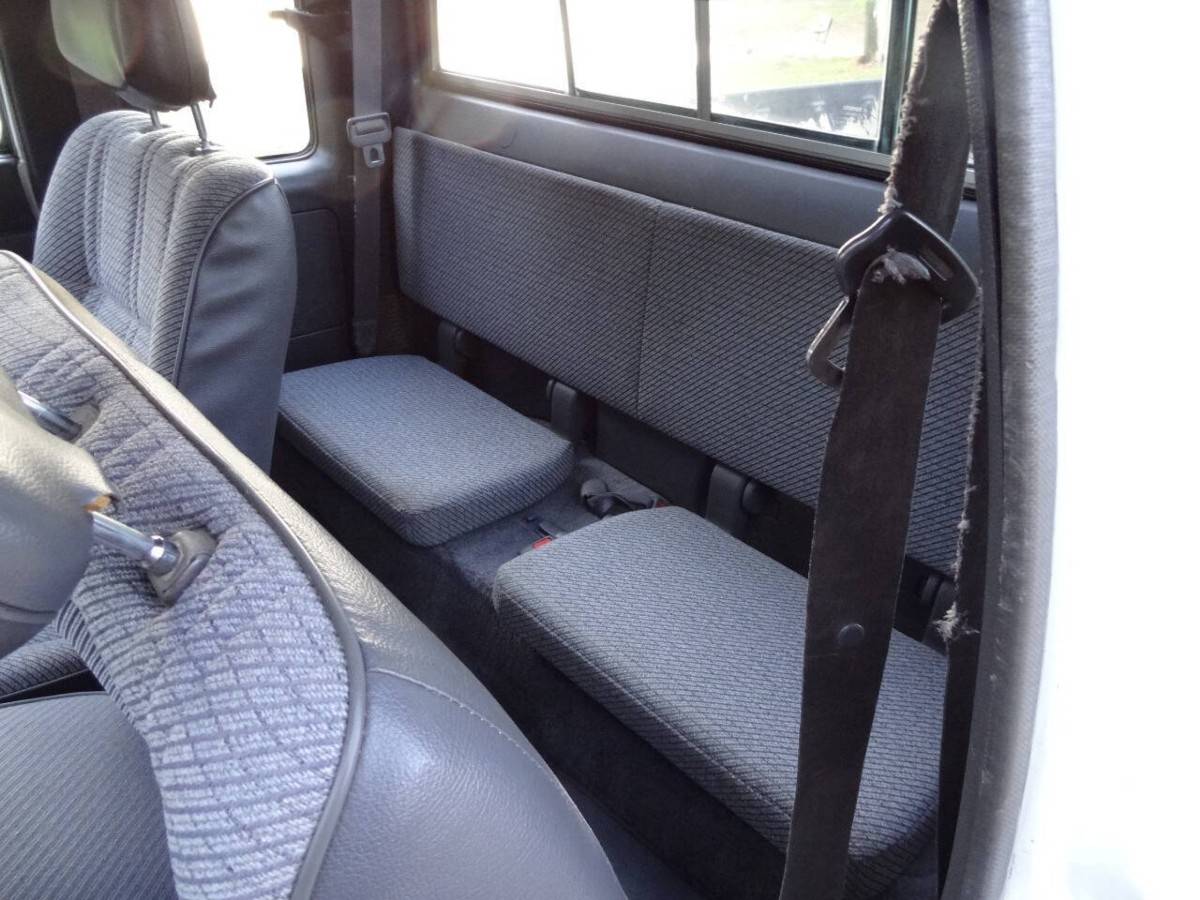 Toyota-pickup-dx-2dr-extended-c-1994-white-10