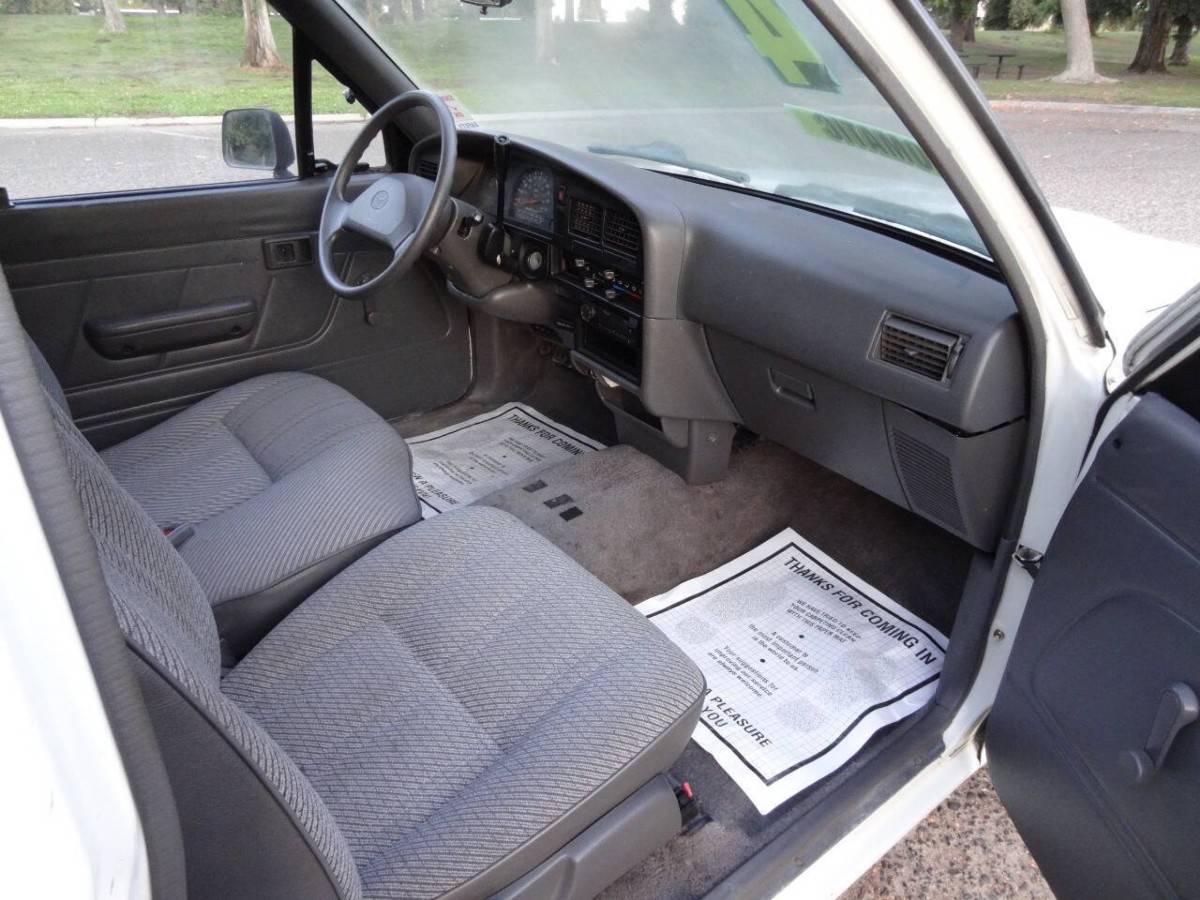 Toyota-pickup-dx-2dr-extended-c-1994-white-13