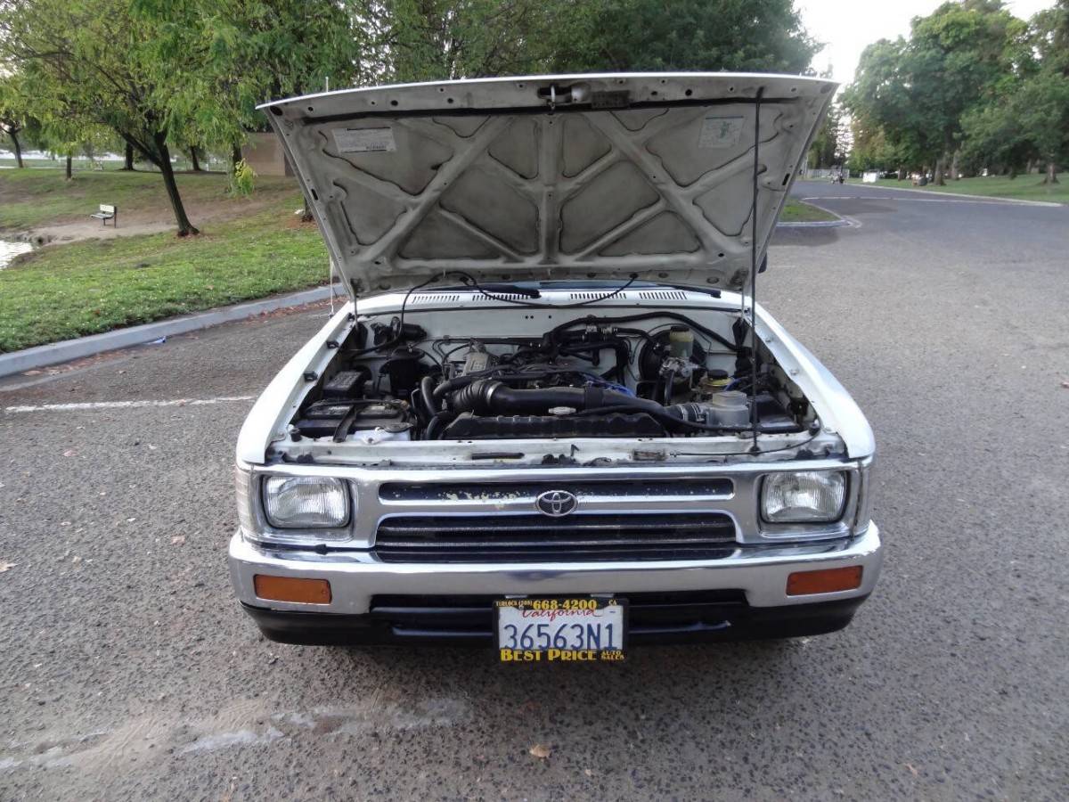 Toyota-pickup-dx-2dr-extended-c-1994-white-14