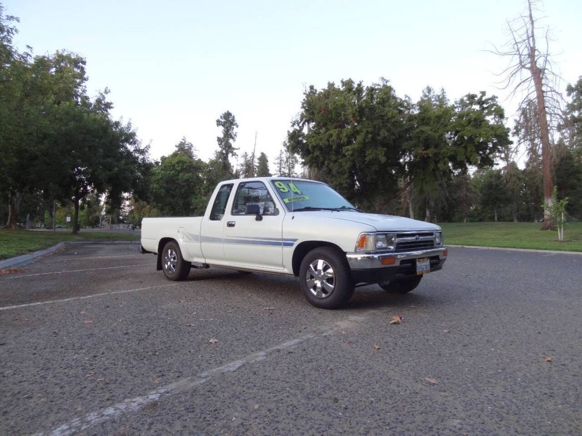 Toyota-pickup-dx-2dr-extended-c-1994-white-2