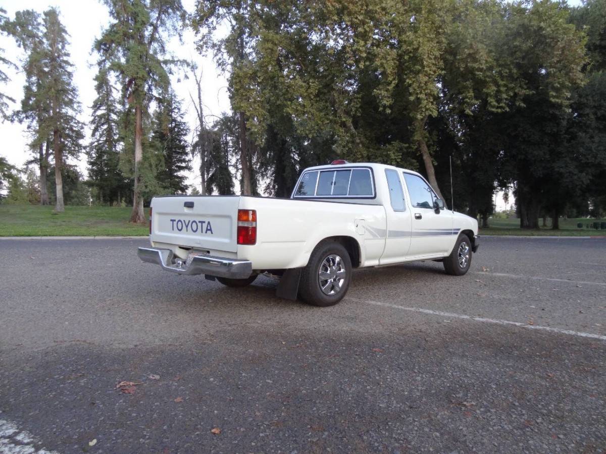 Toyota-pickup-dx-2dr-extended-c-1994-white-3