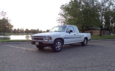 Toyota-pickup-dx-2dr-extended-c-1994-white