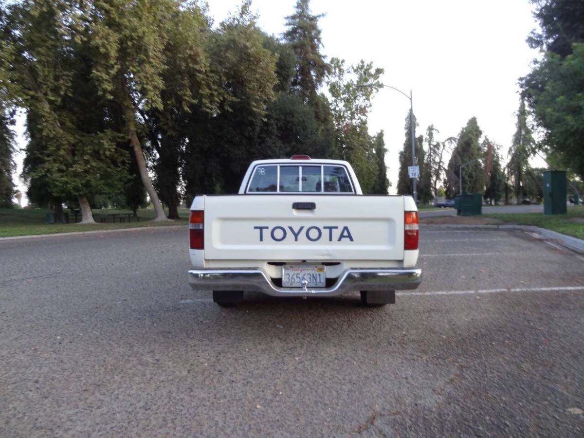 Toyota-pickup-dx-2dr-extended-c-1994-white-4
