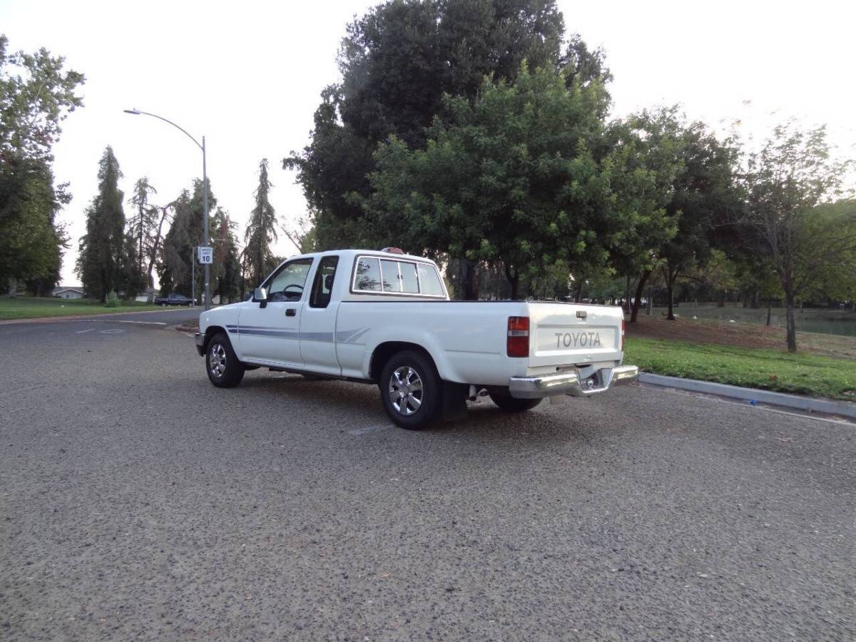 Toyota-pickup-dx-2dr-extended-c-1994-white-5