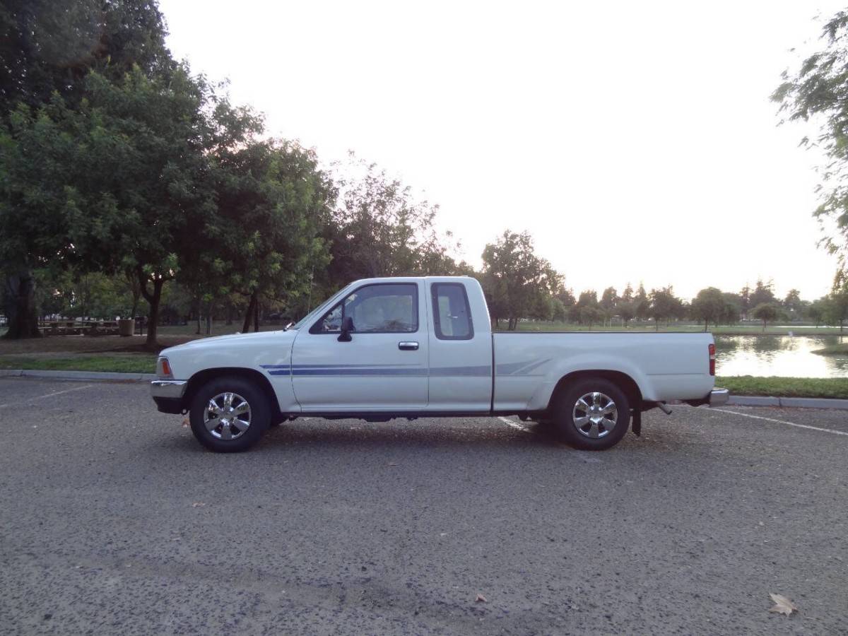 Toyota-pickup-dx-2dr-extended-c-1994-white-6