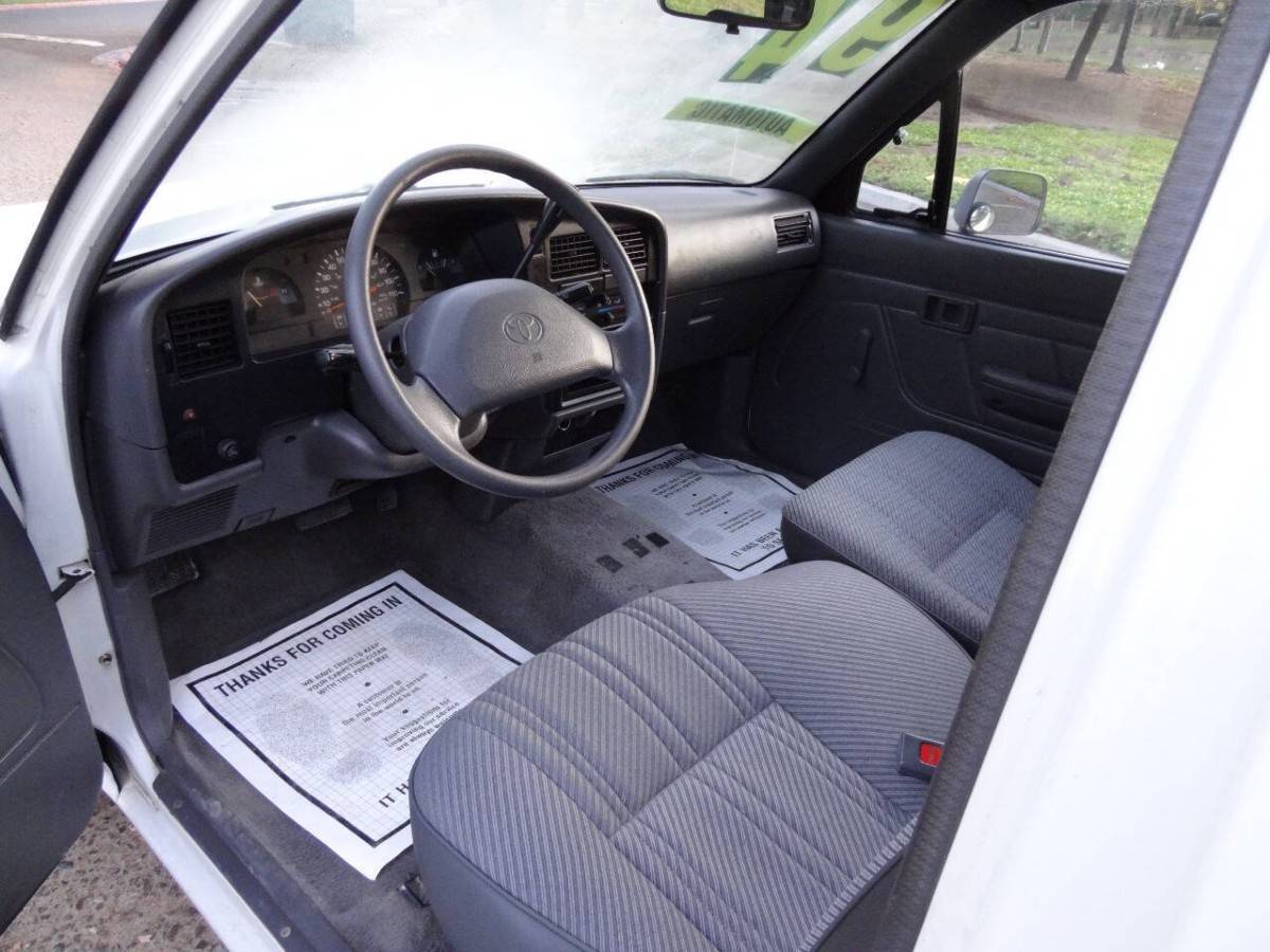 Toyota-pickup-dx-2dr-extended-c-1994-white-9