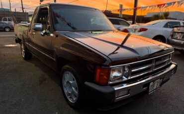 Toyota-pickup-truck-1985-black-1