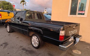Toyota-pickup-truck-1985-black-3