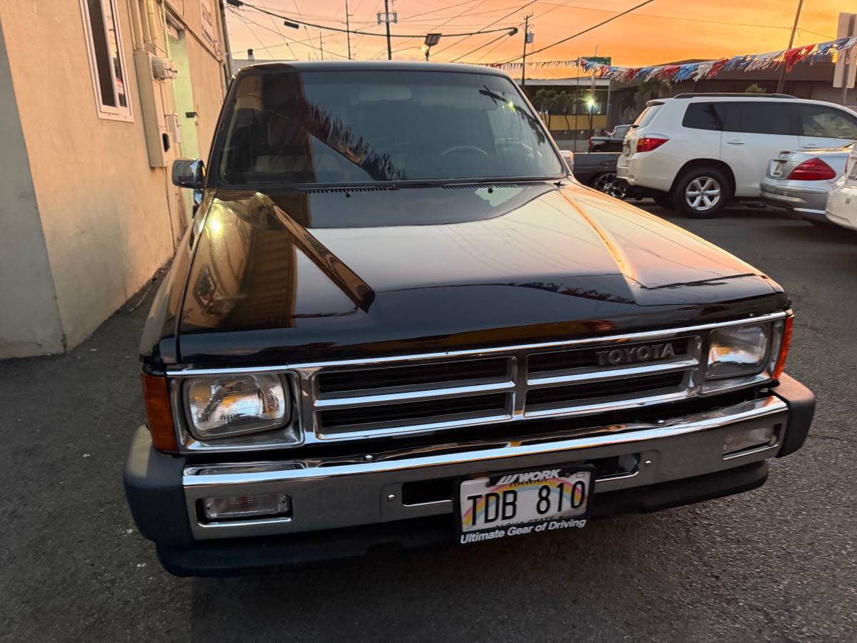 Toyota-pickup-truck-1985-black-4