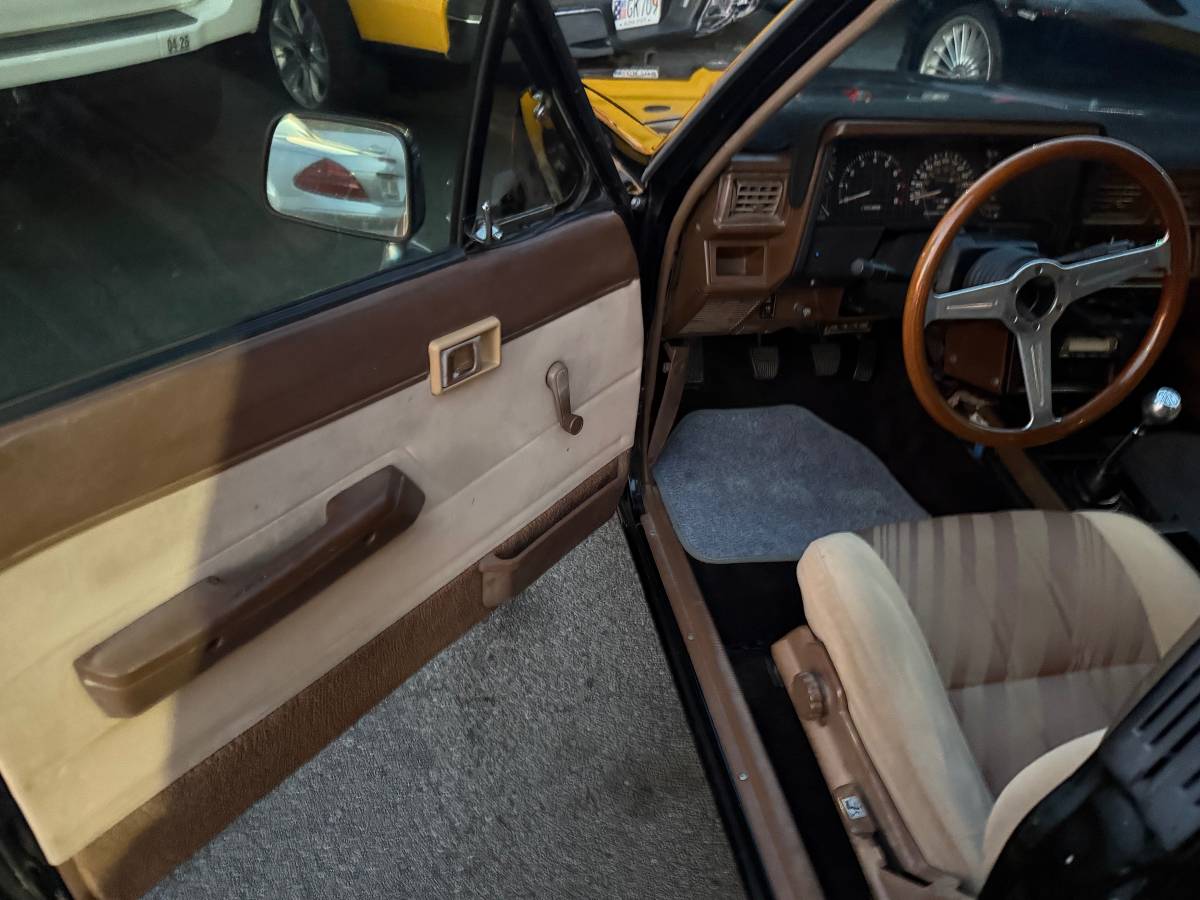 Toyota-pickup-truck-1985-black-7