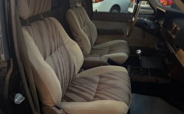 Toyota-pickup-truck-1985-black-9