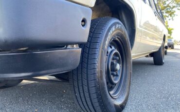 Toyota-pickup-truck-1985-yellow-13