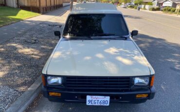 Toyota-pickup-truck-1985-yellow-4