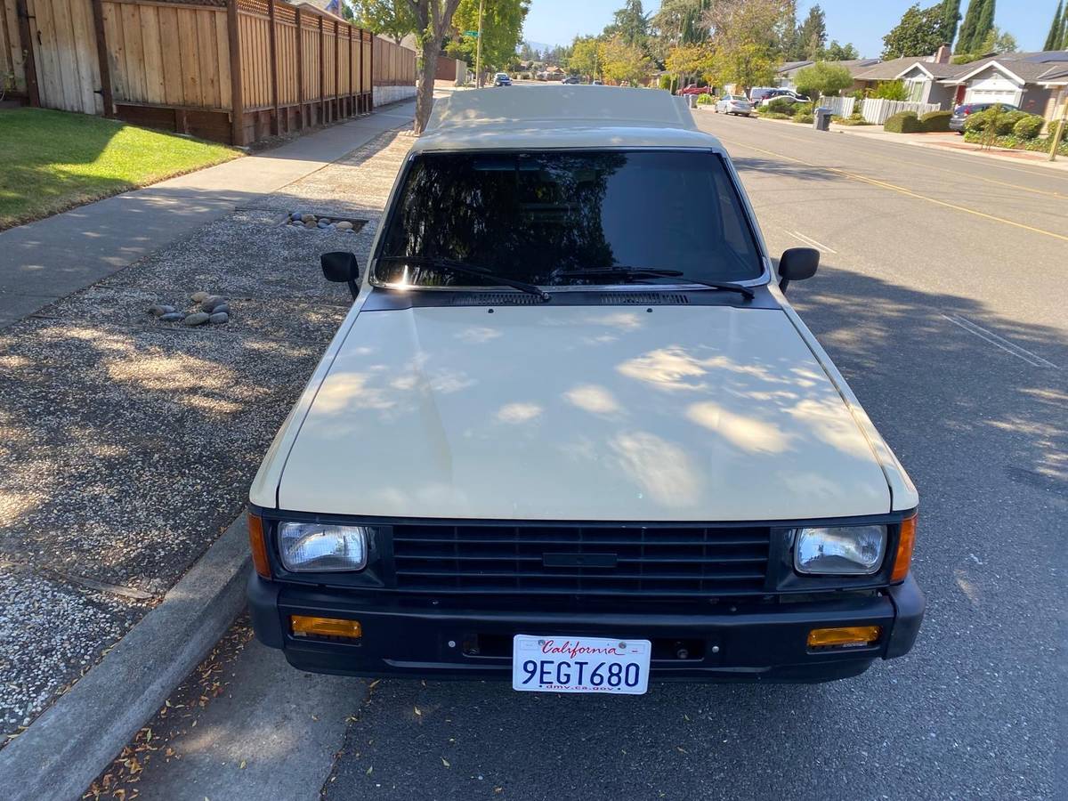 Toyota-pickup-truck-1985-yellow-4
