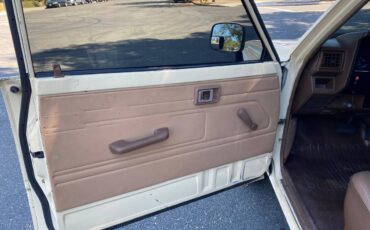 Toyota-pickup-truck-1985-yellow-9