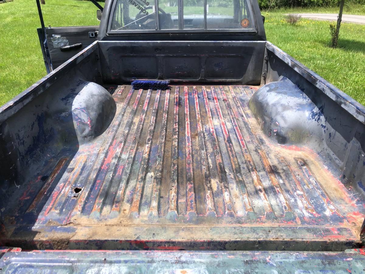 Toyota-pickup-truck-1986-blue-3