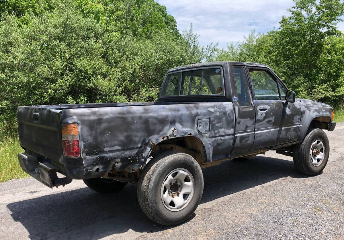 Toyota-pickup-truck-1986-blue-4