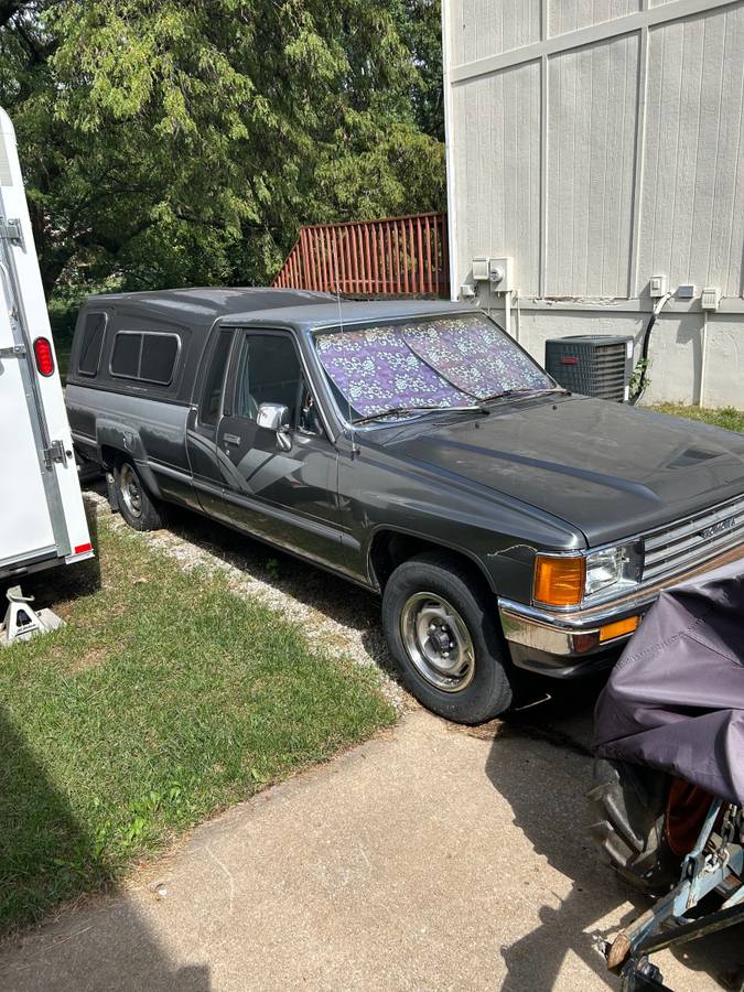 Toyota-pickup-truck-1988-3