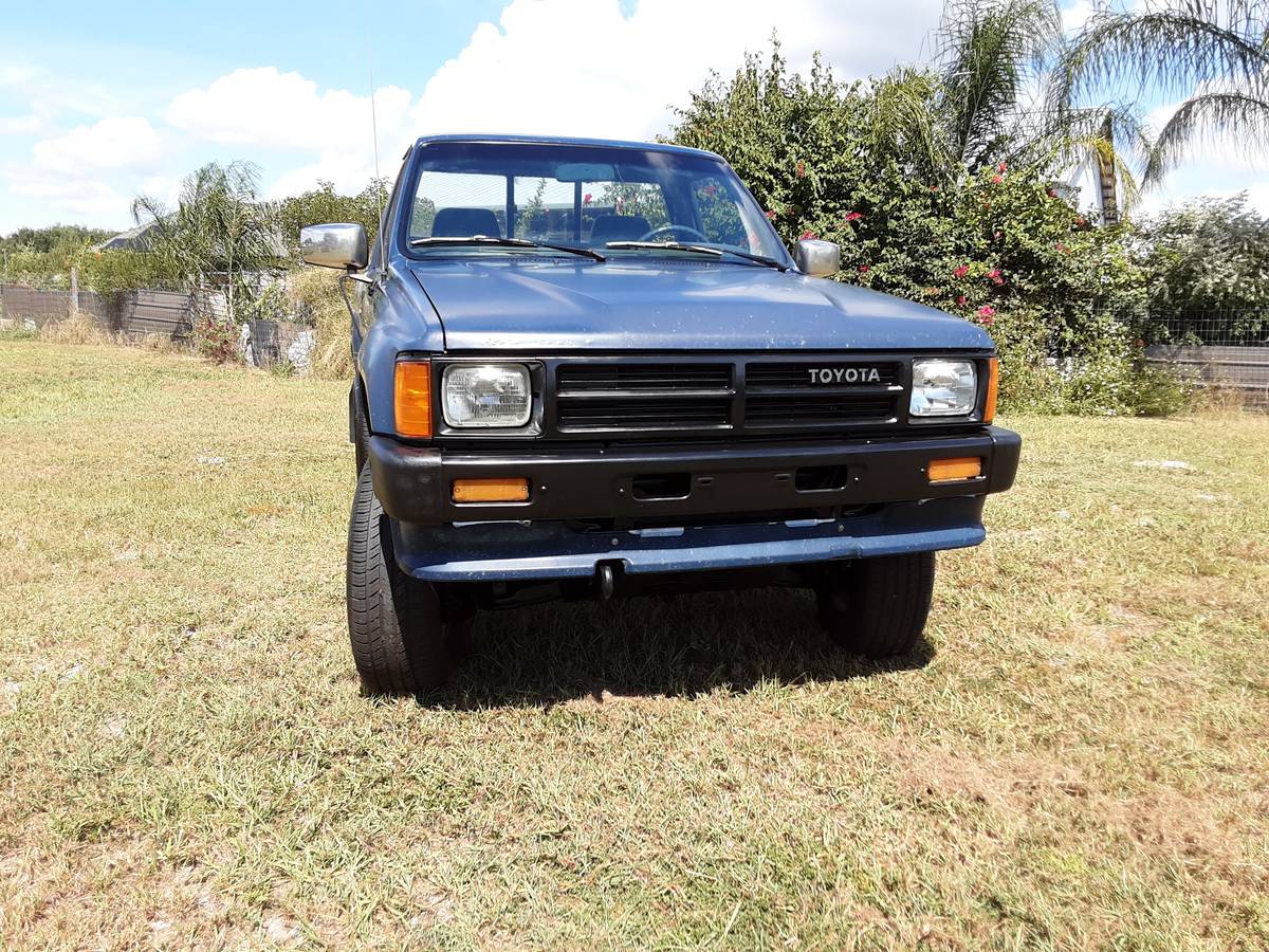 Toyota-pickup-truck-4x4-1988-blue-1