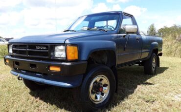 Toyota-pickup-truck-4x4-1988-blue-11