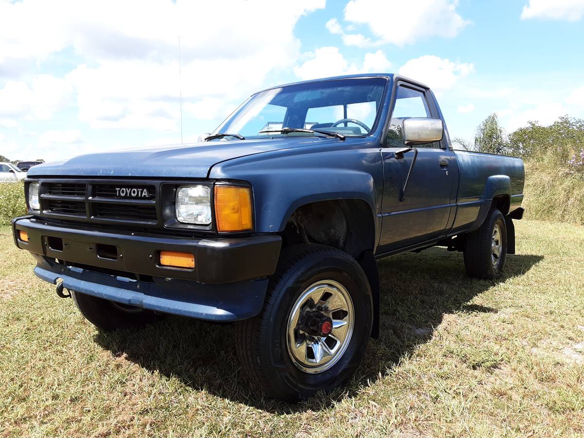 Toyota-pickup-truck-4x4-1988-blue-11