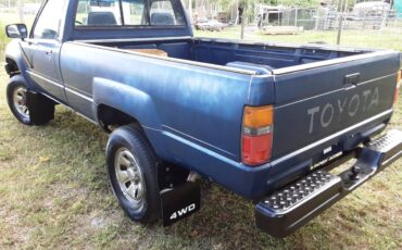 Toyota-pickup-truck-4x4-1988-blue-2