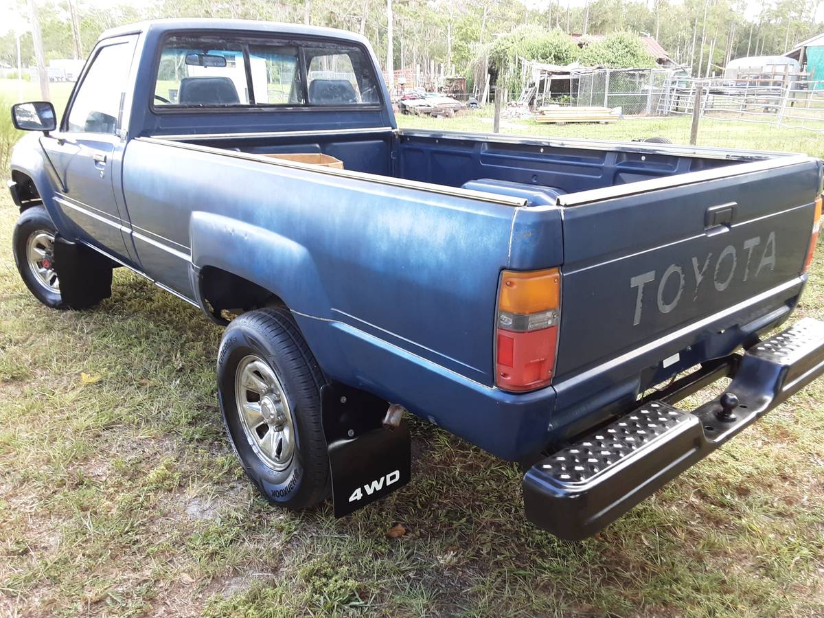 Toyota-pickup-truck-4x4-1988-blue-2