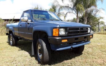 Toyota-pickup-truck-4x4-1988-blue