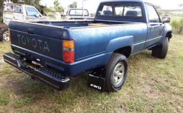 Toyota-pickup-truck-4x4-1988-blue-7