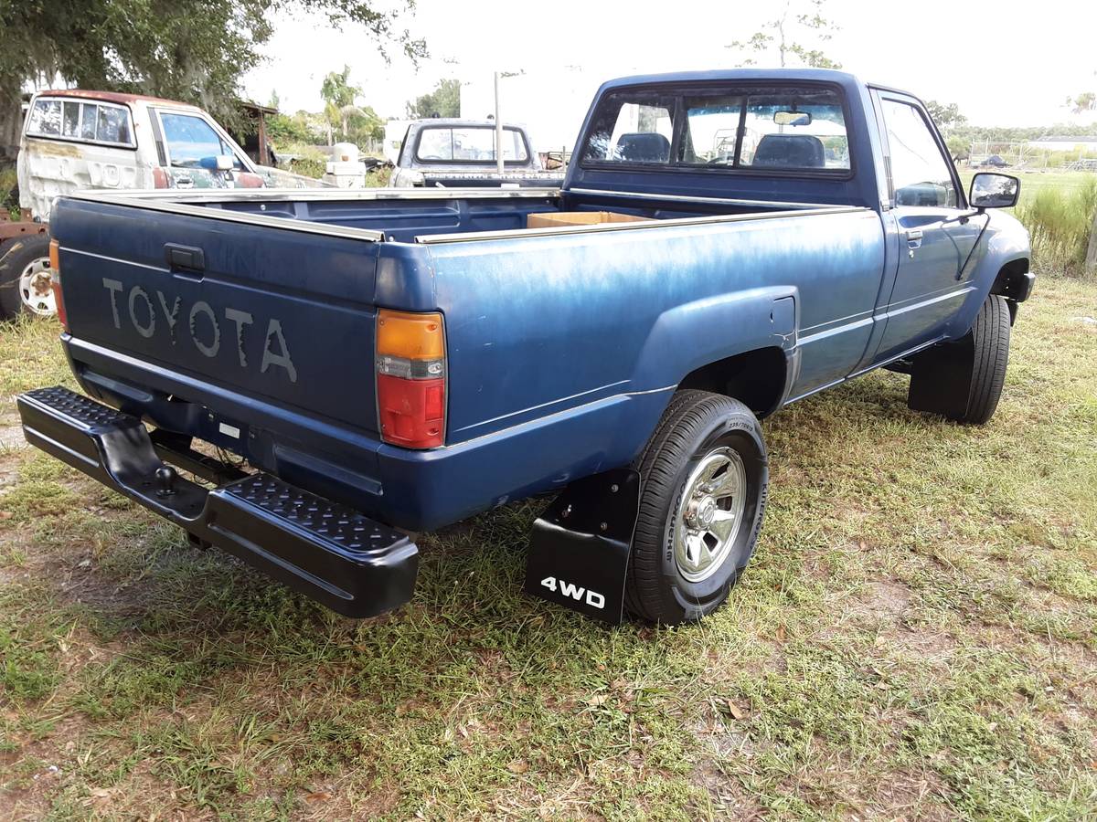 Toyota-pickup-truck-4x4-1988-blue-7