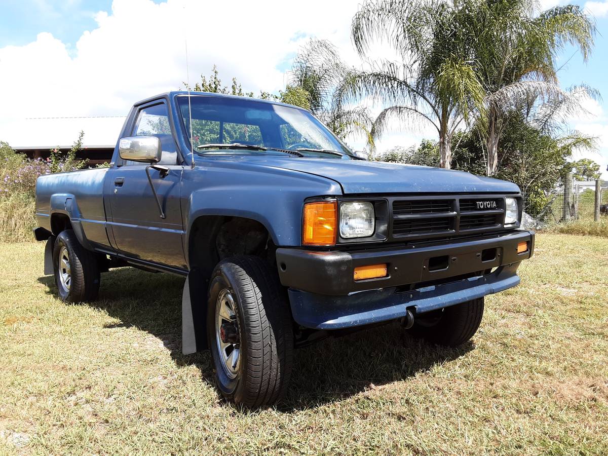 Toyota-pickup-truck-4x4-1988-blue