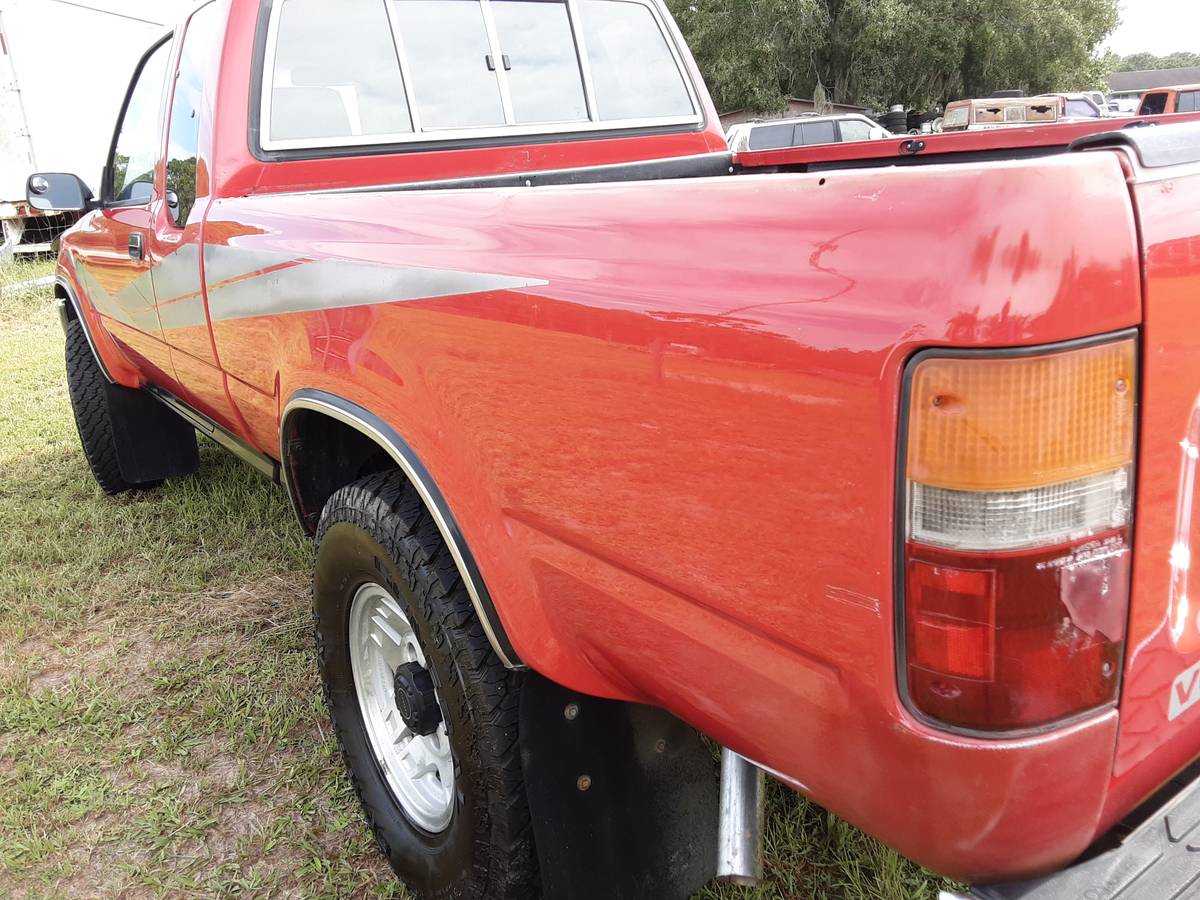 Toyota-pickup-truck-4x4-1990-red-1