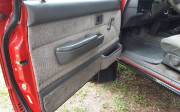 Toyota-pickup-truck-4x4-1990-red-11