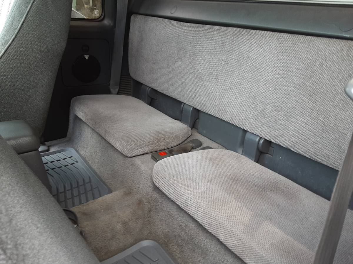 Toyota-pickup-truck-4x4-1990-red-12