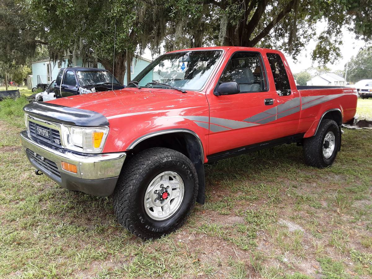 Toyota-pickup-truck-4x4-1990-red-13