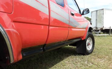 Toyota-pickup-truck-4x4-1990-red-2