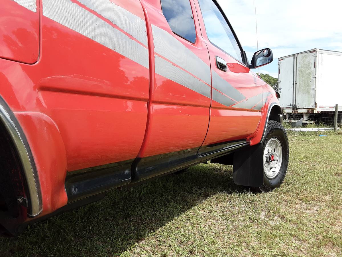 Toyota-pickup-truck-4x4-1990-red-2