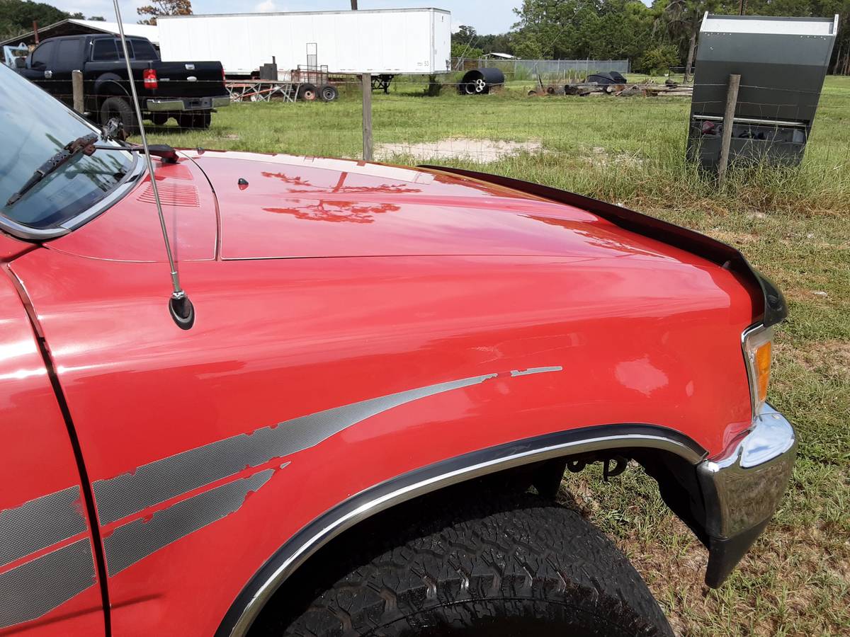 Toyota-pickup-truck-4x4-1990-red-3
