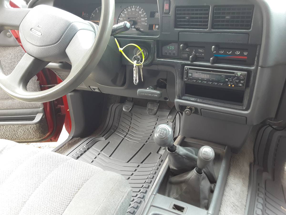 Toyota-pickup-truck-4x4-1990-red-7