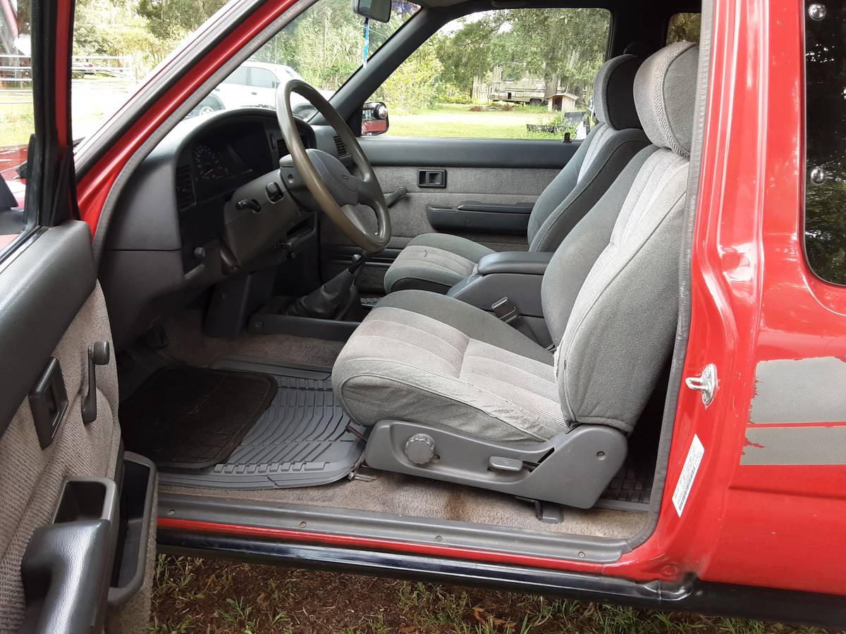 Toyota-pickup-truck-4x4-1990-red-8