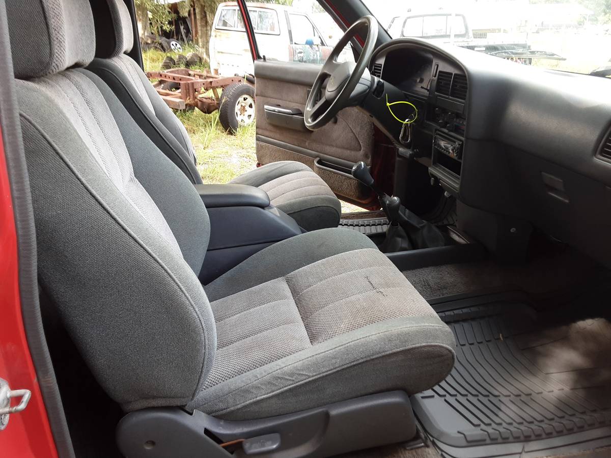 Toyota-pickup-truck-4x4-1990-red-9