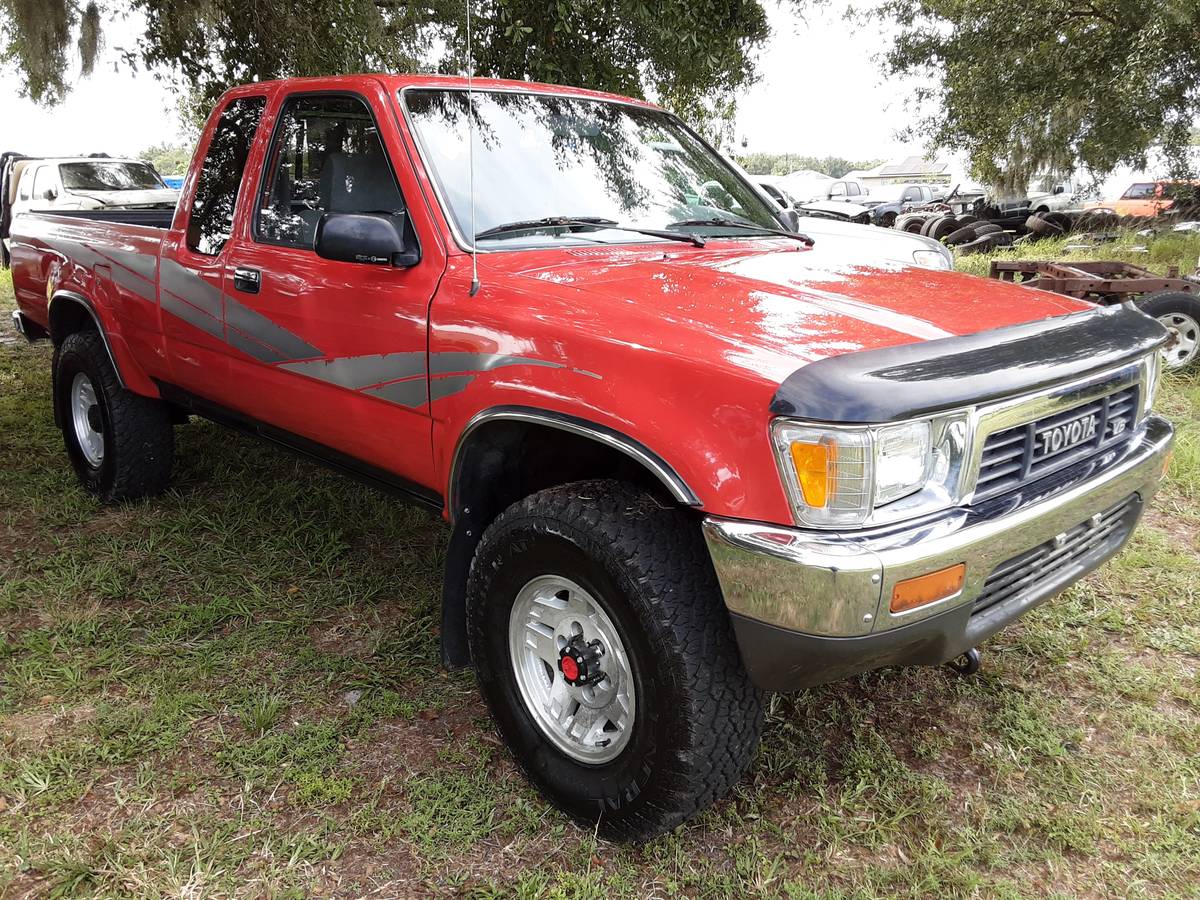 Toyota-pickup-truck-4x4-1990-red